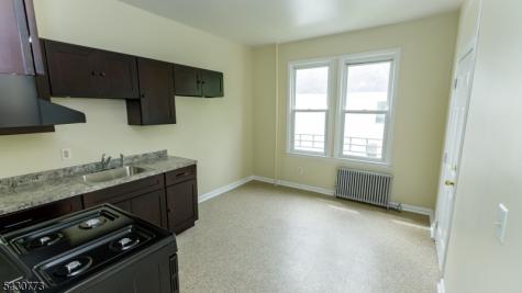 428 Avon Avenue Newark NJ 07108