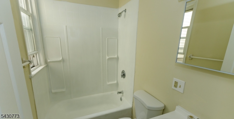 428 Avon Avenue Newark NJ 07108