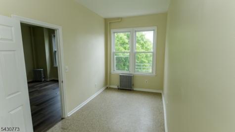 428 Avon Avenue Newark NJ 07108