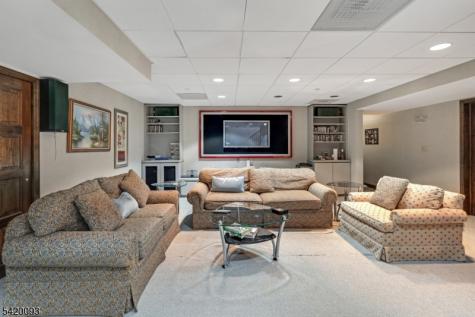 787 Peach Tree Lane Franklin Lakes NJ 07417