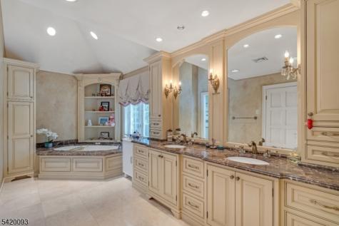 787 Peach Tree Lane Franklin Lakes NJ 07417