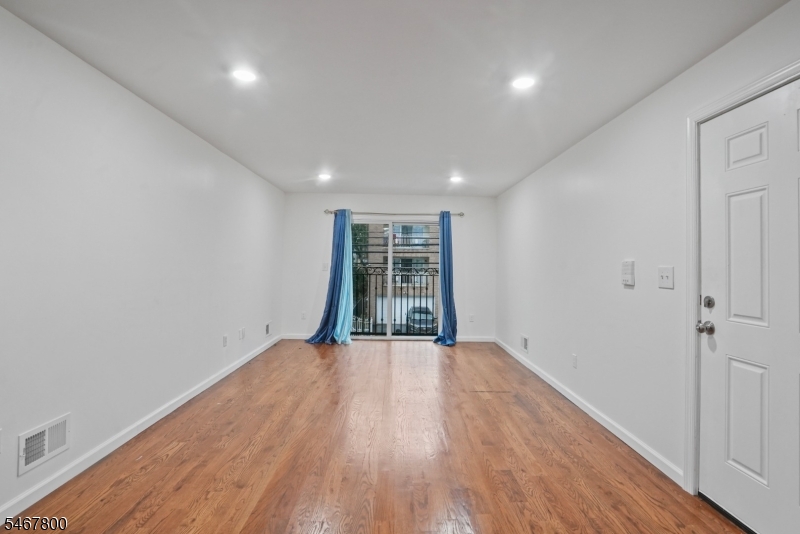 44 Wainwright Street Newark NJ 07112