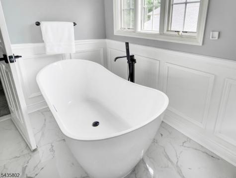 14 Hemingway Drive Roxbury NJ 07852