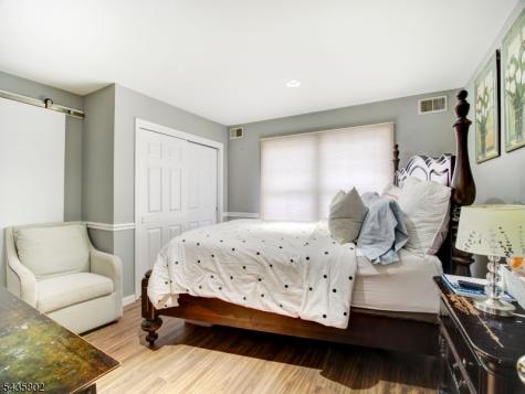 14 Hemingway Drive Roxbury NJ 07852