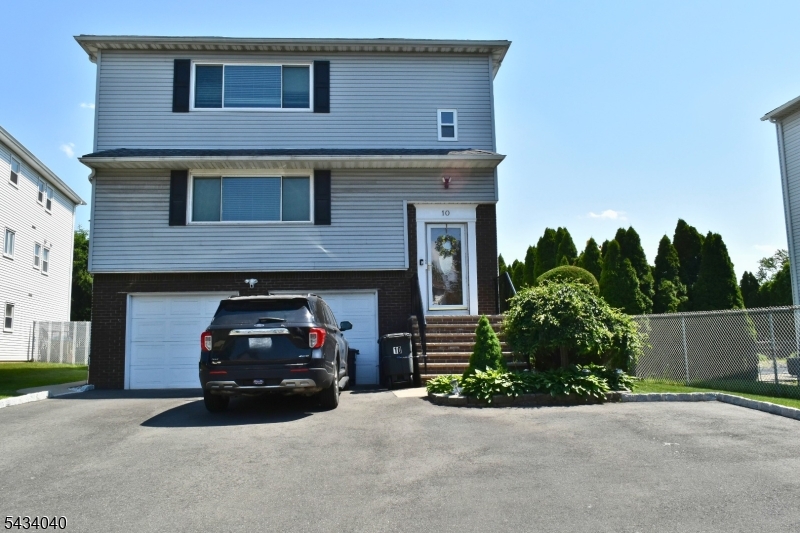 10 Garden Drive Elmwood Park NJ 07407