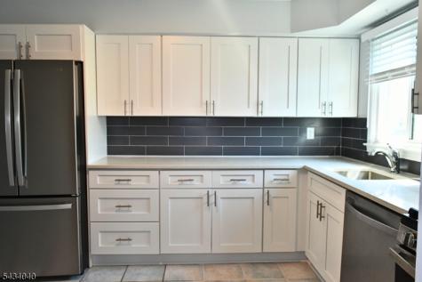 10 Garden Drive Elmwood Park NJ 07407