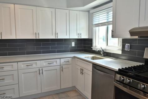10 Garden Drive Elmwood Park NJ 07407