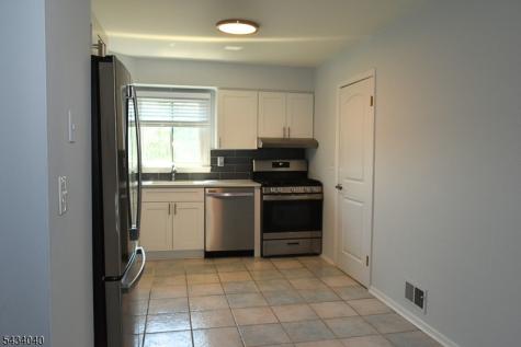 10 Garden Drive Elmwood Park NJ 07407