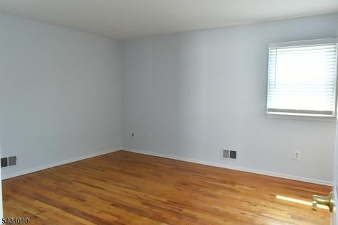 10 Garden Drive Elmwood Park NJ 07407