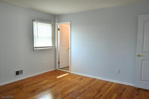 10 Garden Drive Elmwood Park NJ 07407