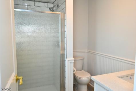 10 Garden Drive Elmwood Park NJ 07407