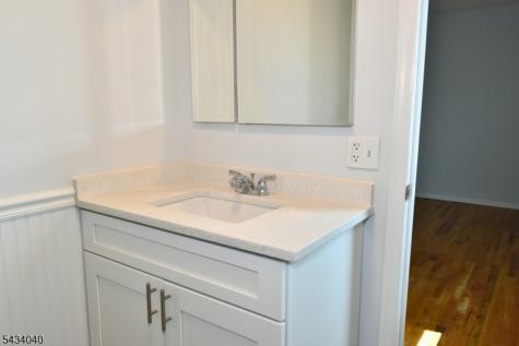 10 Garden Drive Elmwood Park NJ 07407