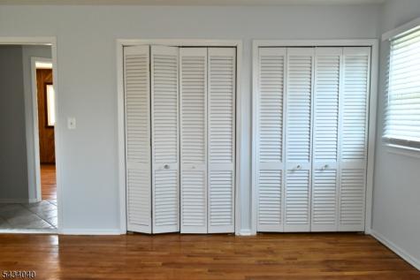 10 Garden Drive Elmwood Park NJ 07407