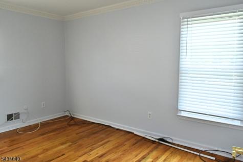 10 Garden Drive Elmwood Park NJ 07407