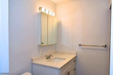 10 Garden Drive Elmwood Park NJ 07407