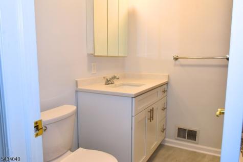 10 Garden Drive Elmwood Park NJ 07407