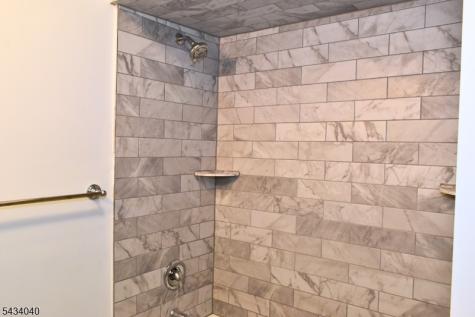 10 Garden Drive Elmwood Park NJ 07407