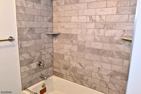 10 Garden Drive Elmwood Park NJ 07407
