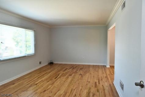 10 Garden Drive Elmwood Park NJ 07407