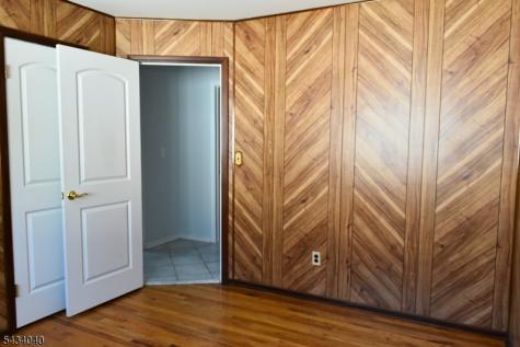 10 Garden Drive Elmwood Park NJ 07407