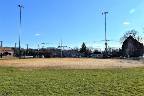 10 Garden Drive Elmwood Park NJ 07407