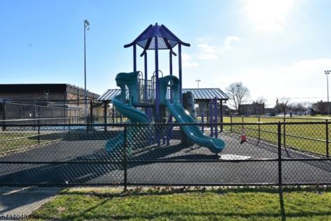 10 Garden Drive Elmwood Park NJ 07407