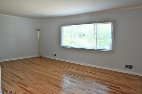 10 Garden Drive Elmwood Park NJ 07407