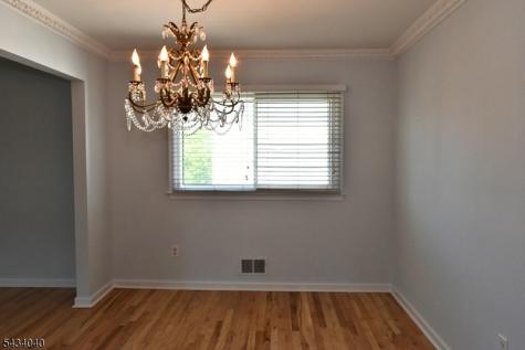 10 Garden Drive Elmwood Park NJ 07407