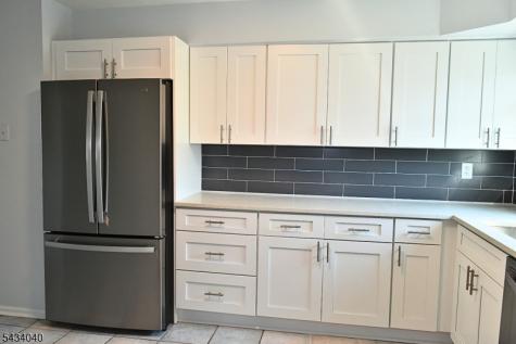 10 Garden Drive Elmwood Park NJ 07407