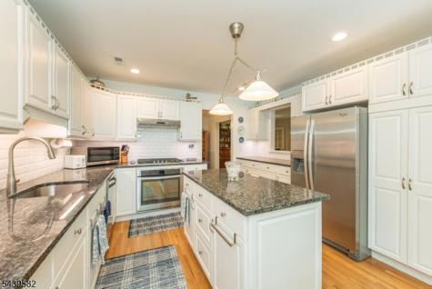 31 Cooper Lane Long Hill NJ 07946