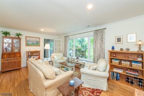 31 Cooper Lane Long Hill NJ 07946
