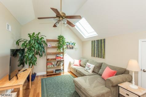 31 Cooper Lane Long Hill NJ 07946