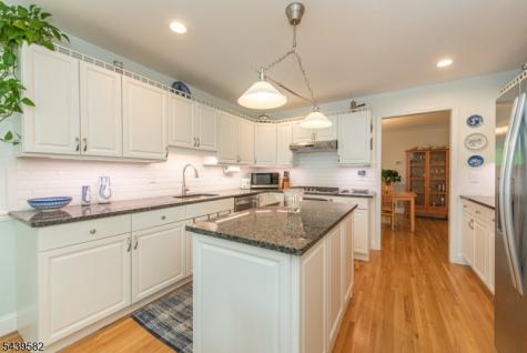 31 Cooper Lane Long Hill NJ 07946
