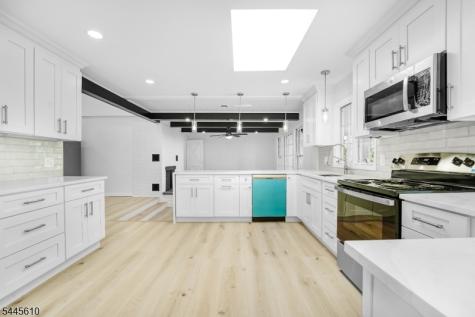 306 Warrenville Road Green Brook NJ 08812