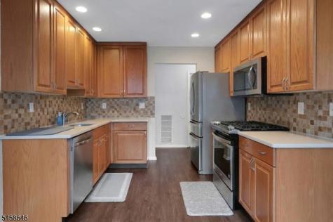 16 Mcmanus Court West Orange NJ 07052
