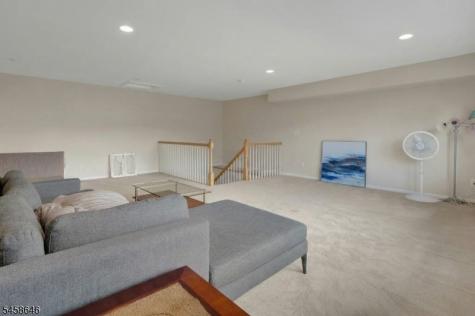 16 Mcmanus Court West Orange NJ 07052