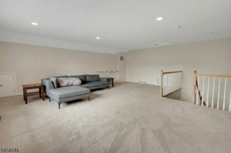 16 Mcmanus Court West Orange NJ 07052