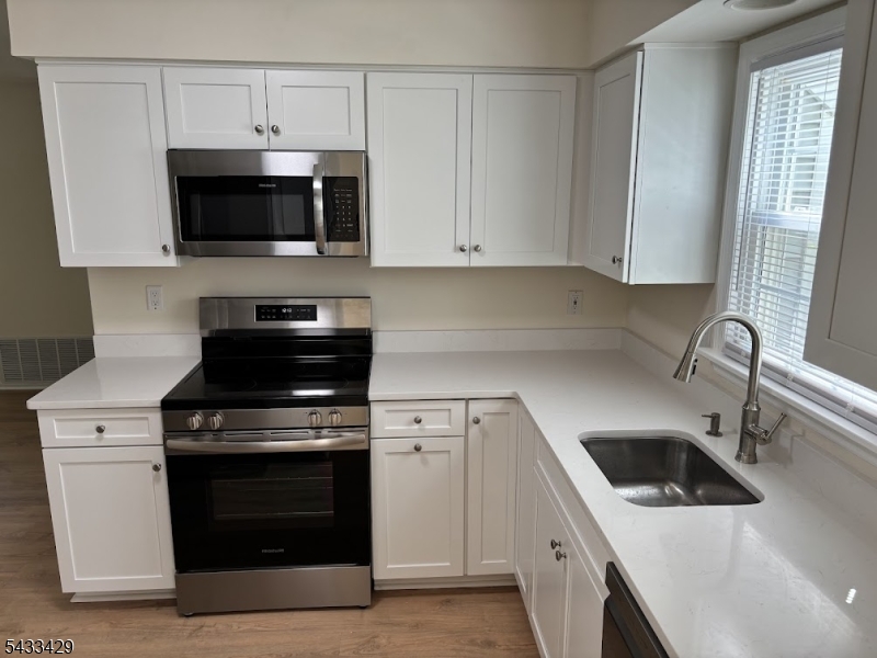 87 Junco Court Readington NJ 08887