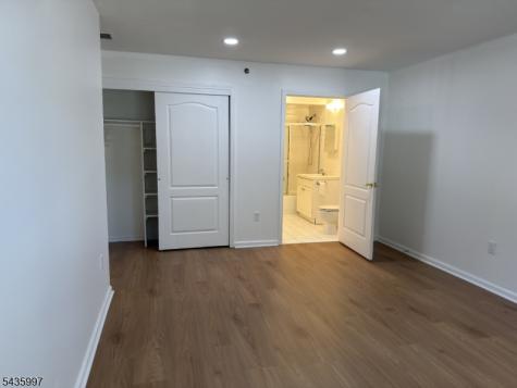 901 STUYVESANT-106 Union NJ 07083