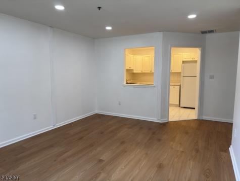 901 STUYVESANT-106 Union NJ 07083
