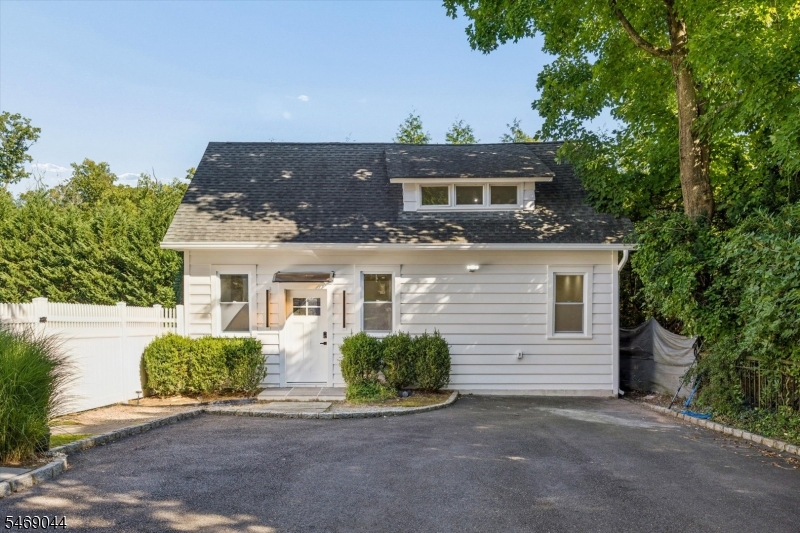 32 Oak Bend Road West Orange NJ 07052