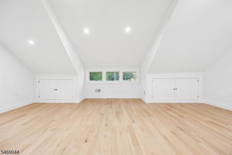32 Oak Bend Road West Orange NJ 07052