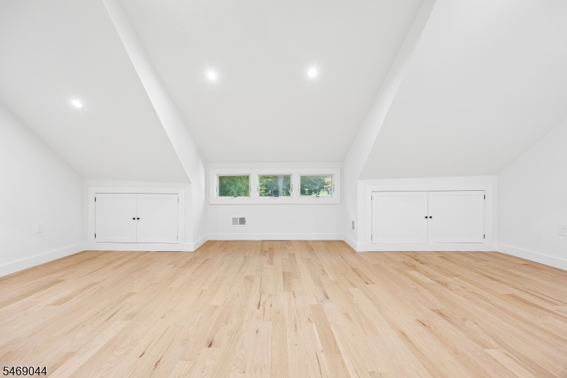 32 Oak Bend Road West Orange NJ 07052