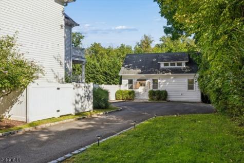 32 Oak Bend Road West Orange NJ 07052