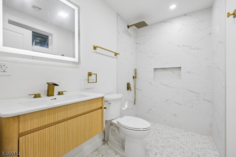 32 Oak Bend Road West Orange NJ 07052