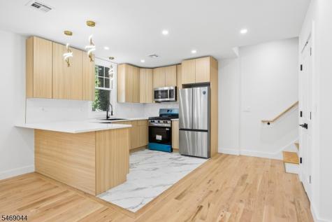32 Oak Bend Road West Orange NJ 07052