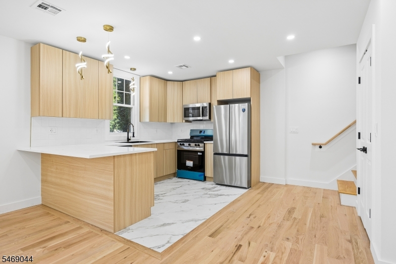 32 Oak Bend Road West Orange NJ 07052