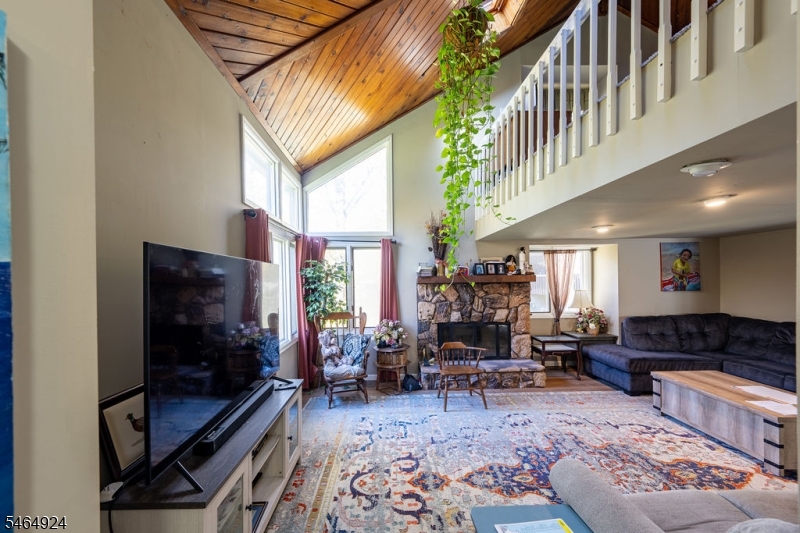 13 Village Way Vernon NJ 07462