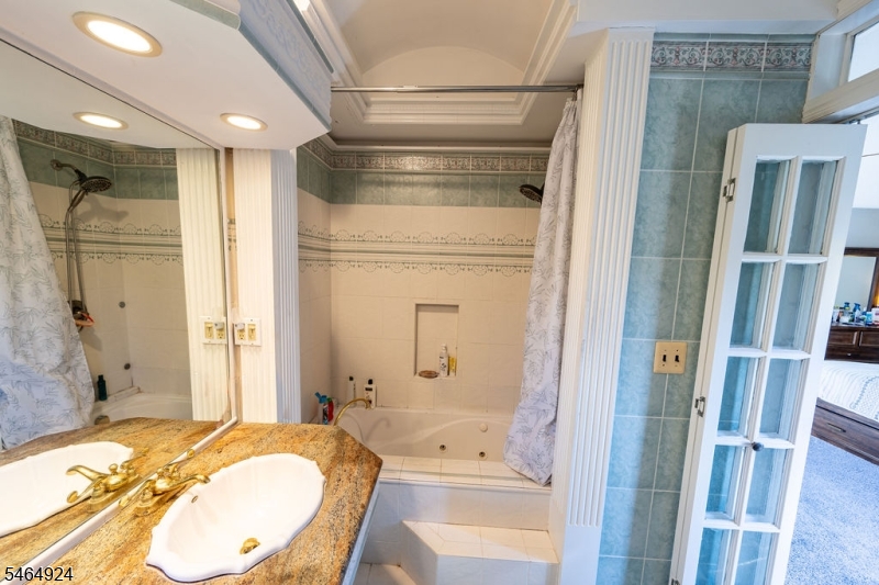 13 Village Way Vernon NJ 07462