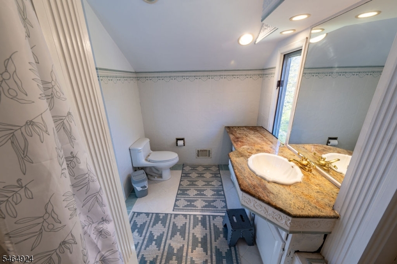 13 Village Way Vernon NJ 07462